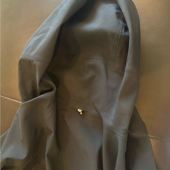 Black Lululemon Shell Jacket - Picture 10 of 10